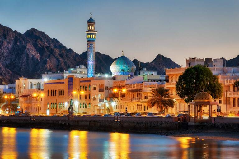 فواید زندگی و کار در عمان | برای کار مناسب است یا خیر؟ | زند آرتا